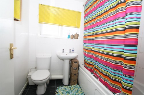 7 Bingham Close bathroom.JPG 7 Bingham Close bathroom.JPG