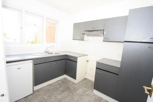 45 Durrans Court kitchen.JPG