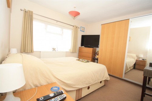 65 Oakwood Drive bed 1.JPG 65 Oakwood Drive bed 1.JPG