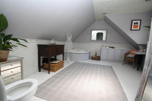 75 Shepherds bathroom a.JPG