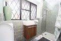 75 Shepherds shower room.JPG