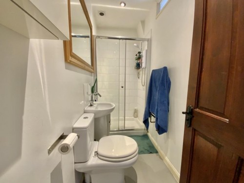 Shower Room (First Floor) Shower Room (First Floor)