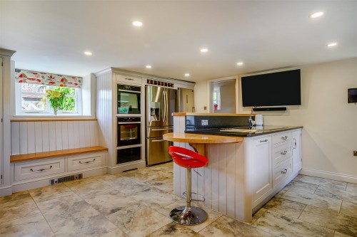 8590588-interior14.jpg