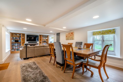 8590588-interior07.jpg