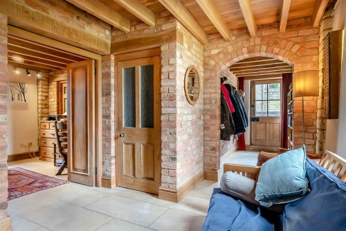 8592365-interior36.jpg