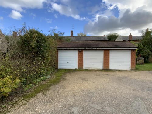 Garage to the left side