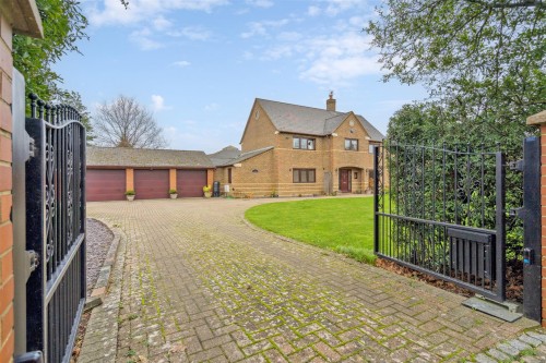 Ashpole Furlong, Loughton, Milton Keynes - Photo 1