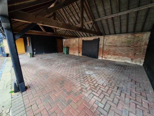 Undercover parking.jpg Undercover parking.jpg