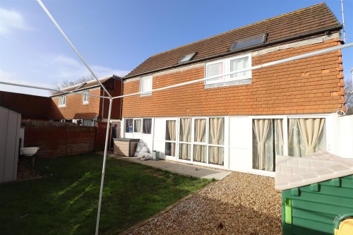 Gibbwin, Great Linford, Milton Keynes - Photo 1
