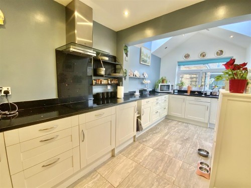 North Way, Potterspury - Photo 2