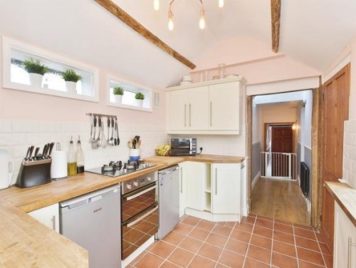 Kitchen 2.jpeg