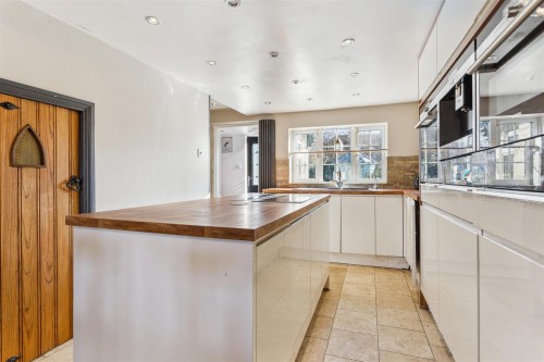 Vicarage Road, Bradwell, Milton Keynes - Photo 2