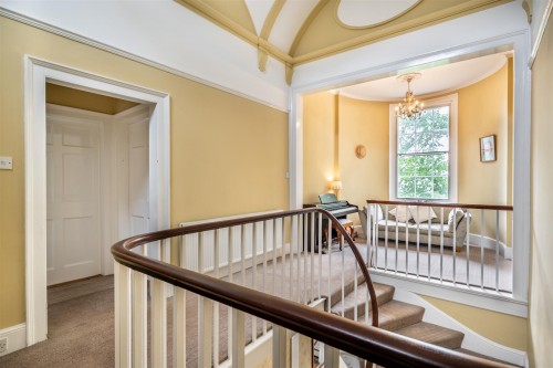 8608621-interior30.jpg