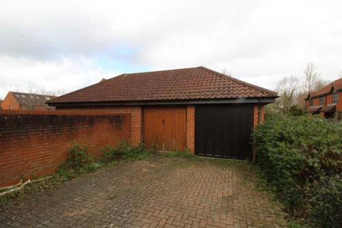 Garage and parking.JPG