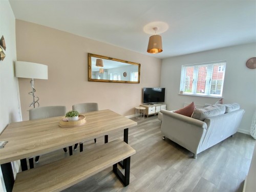 Kitchen/Family Room// Dining Room