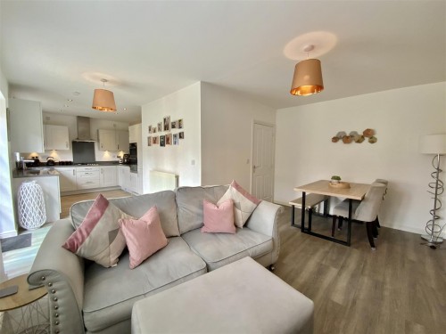 Kitchen/Family Room// Dining Room