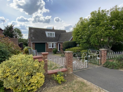 Loughton Road, Bradwell, Milton Keynes - Photo 1