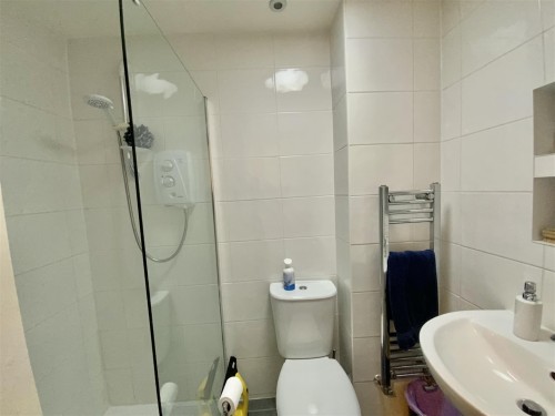 Bedroom 2 - ensuite