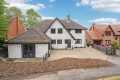 Tudor Gardens, Stony Stratford - Thumbnail 1