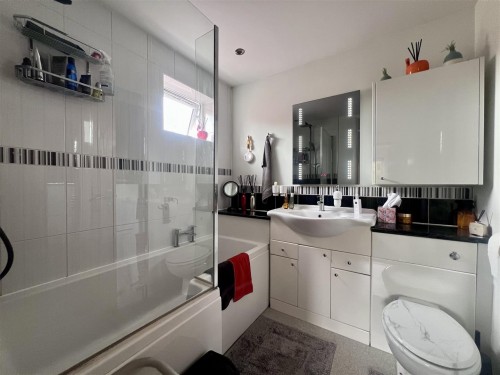 Holliday Close, Crownhill, Milton Keynes - Photo 12