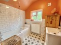 Bathroom (First Floor)