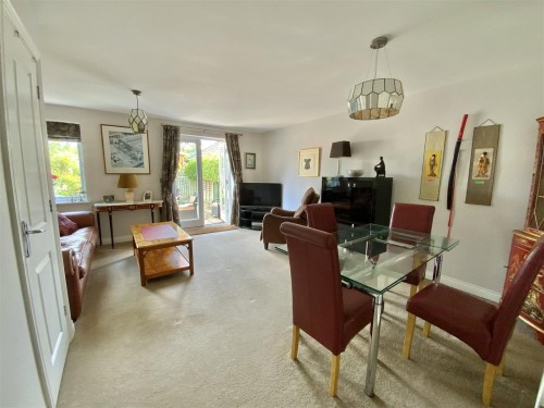 Lounge/ Dining Room Lounge/ Dining Room