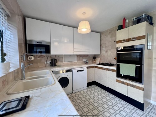 Stone Hill, Two Mile Ash3, Milton Keynes - Photo 8