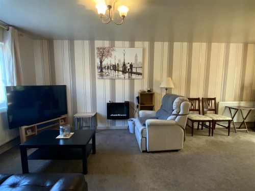 Brownbaker Court, Neath Hill - Photo 3