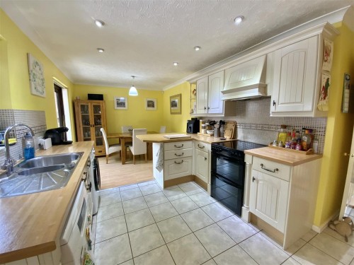 34 Milesmere, Two Mile Ash, Milton Keynes, MK8 8DP - Photo 3