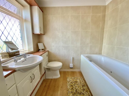 Bedroom 1 - En-suite Bedroom 1 - En-suite