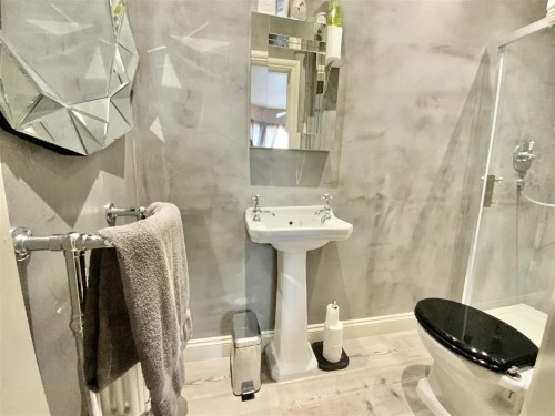 Bedroom 1 - En-suite Bedroom 1 - En-suite