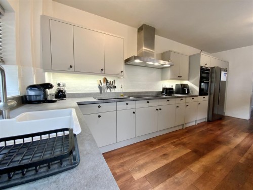 Kitchen/ Breakfast Room Kitchen/ Breakfast Room