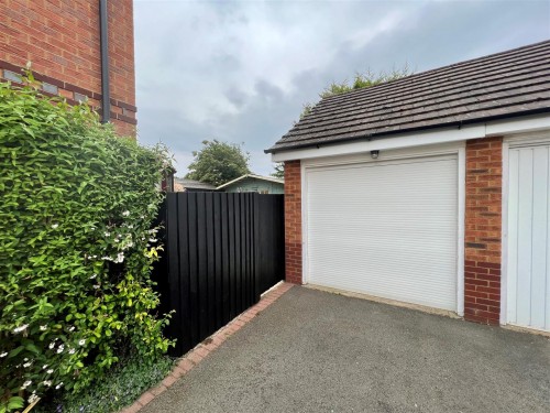 Dickens Drive, Old Stratford, Milton Keynes - Photo 16