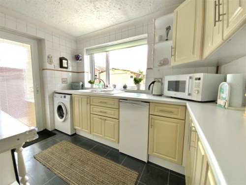 Westfield Avenue, Deanshanger, Milton Keynes - Photo 3