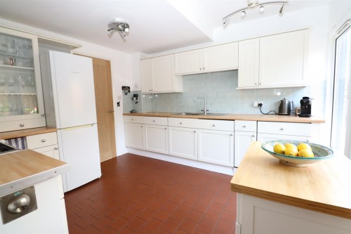 Great Linford - Photo 3