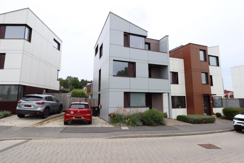 Milland Way, Oxley Park - Photo 1