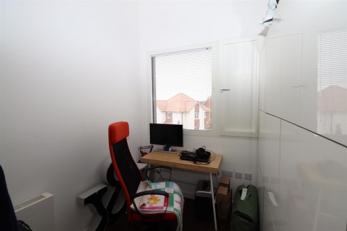 Milland Way, Oxley Park - Photo 11