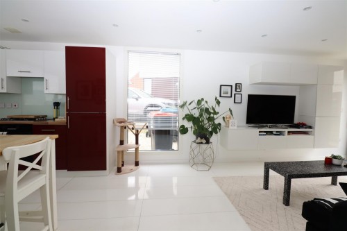 Milland Way, Oxley Park - Photo 4