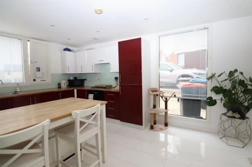 Milland Way, Oxley Park - Photo 5