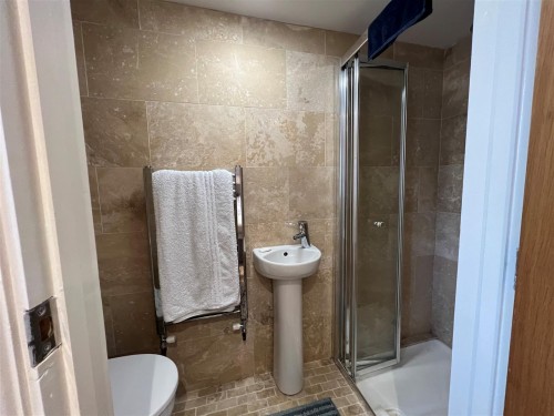 Bedroom 3 en-suite.jpg