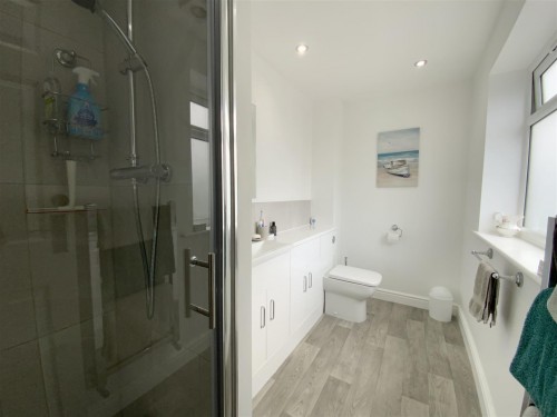 Bedroom 1 - En-suite