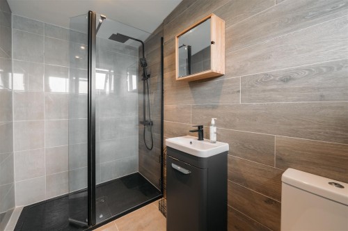 Bedroom 2 - En-suite