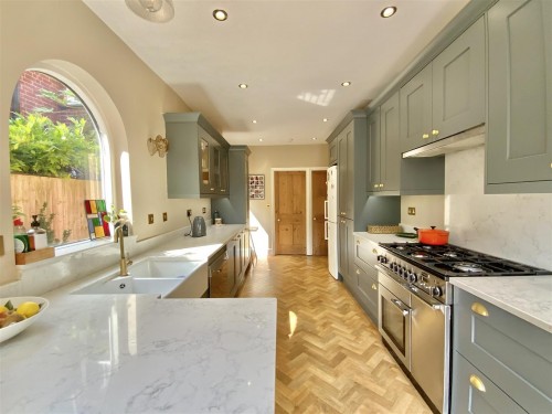 Kitchen/ Breakfast Room