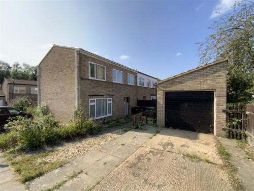 Lingfield, Stacey Bushes - Photo 1