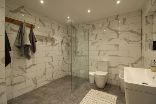 Shower Room.JPG