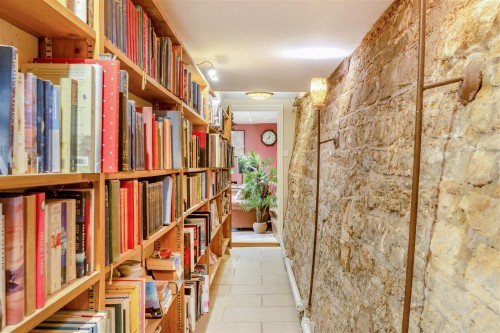8657653-interior26.jpg