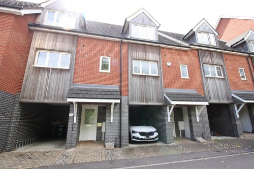 Millward Drive, Bletchley, Milton Keynes - Photo 1