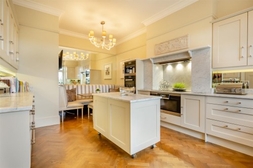 8588477-interior32.jpg 8588477-interior32.jpg