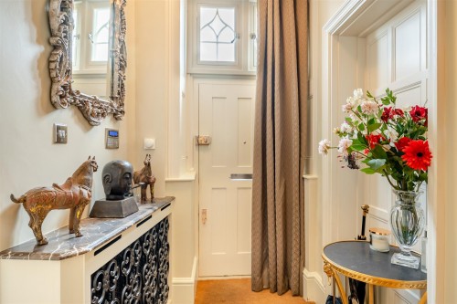 8588477-interior03.jpg 8588477-interior03.jpg