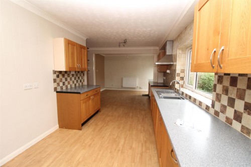 Kitchen diner 1.JPG